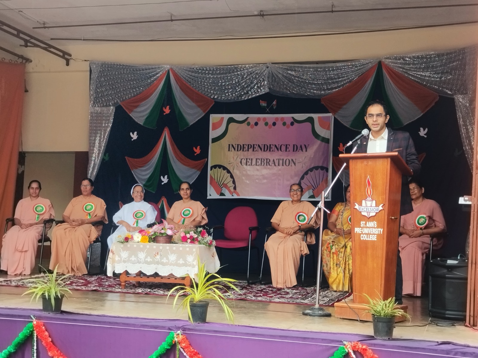 Dr Edmond Fernandes celebrates the 78th Independence Day with St. Ann’s Pre University College